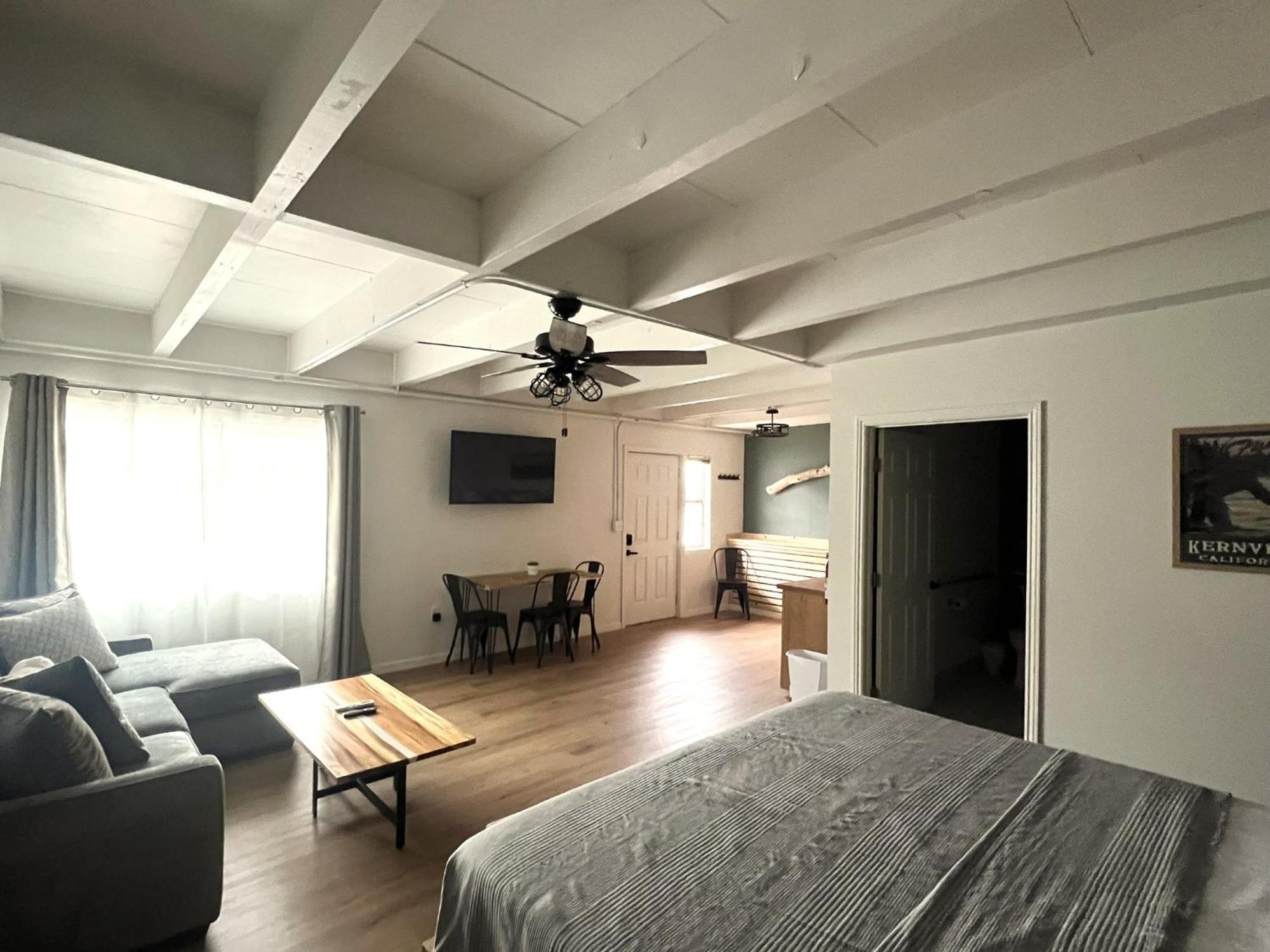 Hotel Wofford Village